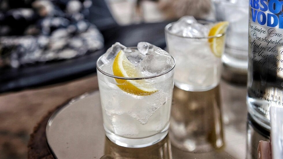 アブソルート ウオッカでプレミアムなレモンサワーを。