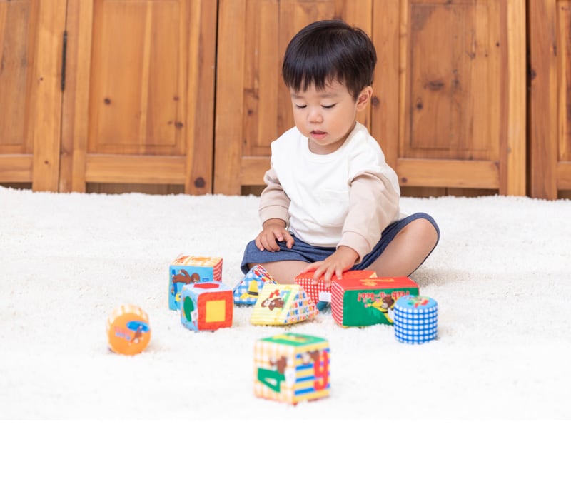 おさるのジョージ ソフトブロックセット 6051102001  おもちゃ ブロック 布製 積み木 知育玩具 ベビー 赤ちゃん かわいい 出産祝い プレゼント ギフト  
