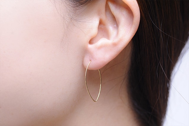 K18 pierced earrings elegant leaf hoop