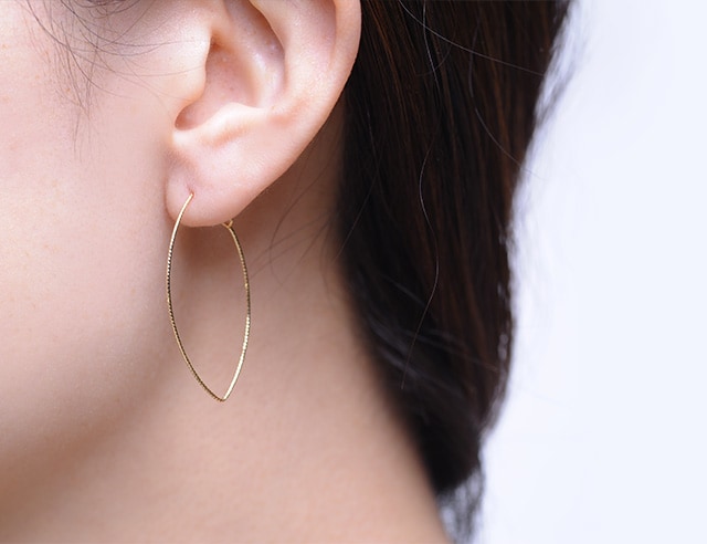 K18 pierced earrings elegant leaf hoop