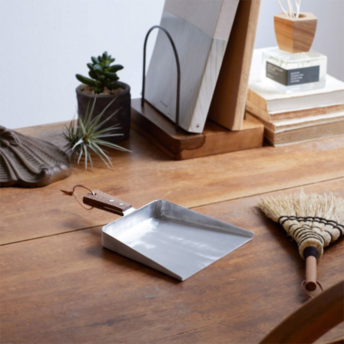 shesay シセイノスタルジックな木の持ち手のアルミ ダストパン