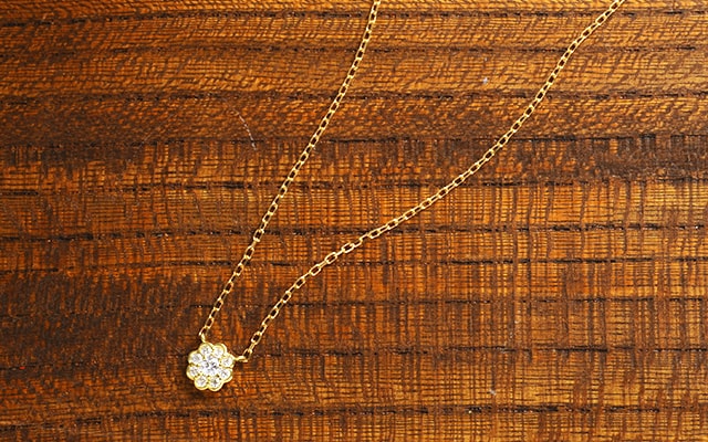 K18 diamond necklace cotton