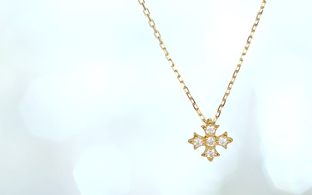 K18 diamond necklace Malta cross