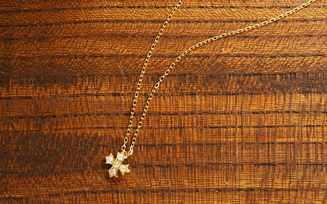 K18 diamond necklace Malta cross