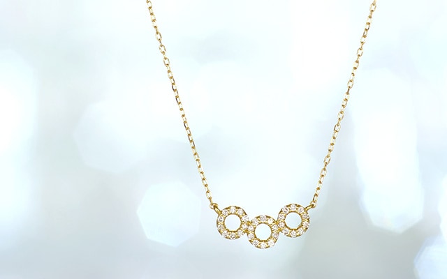 K18 diamond necklace three rings