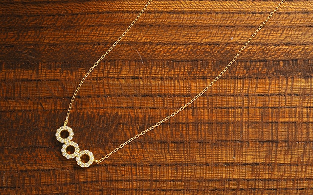 K18 diamond necklace three rings