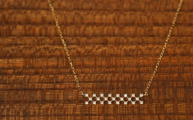 K18 diamond necklace joint line