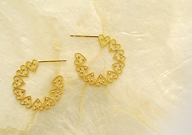 K18 pierced earrings love lace