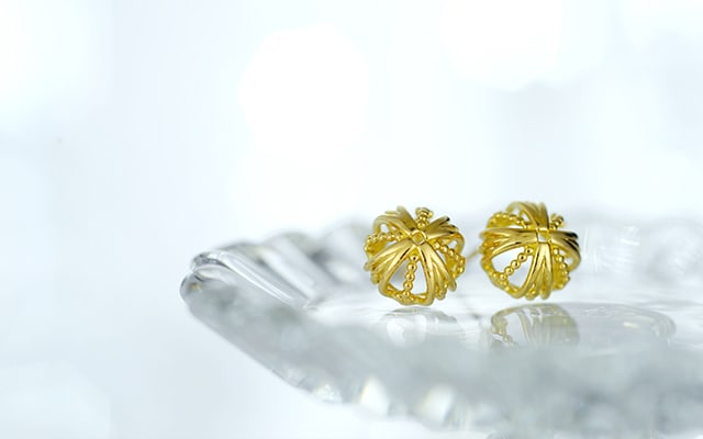 K18 pierced earrings dome