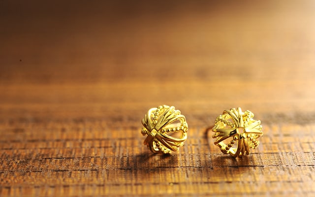 K18 pierced earrings dome