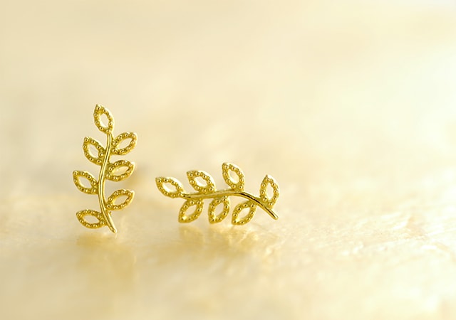 K18 pierced earrings peace