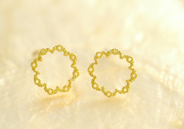 K18 pierced earrings grainy circle