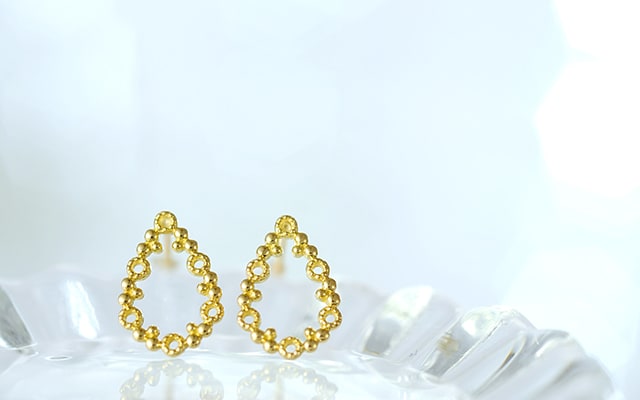 K18 pierced earrings grainy drop