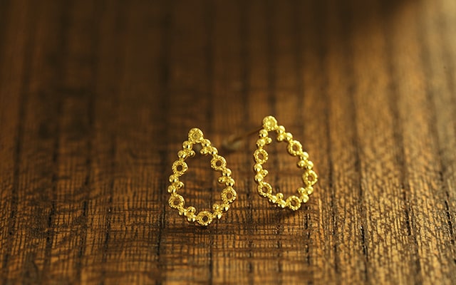 K18 pierced earrings grainy drop
