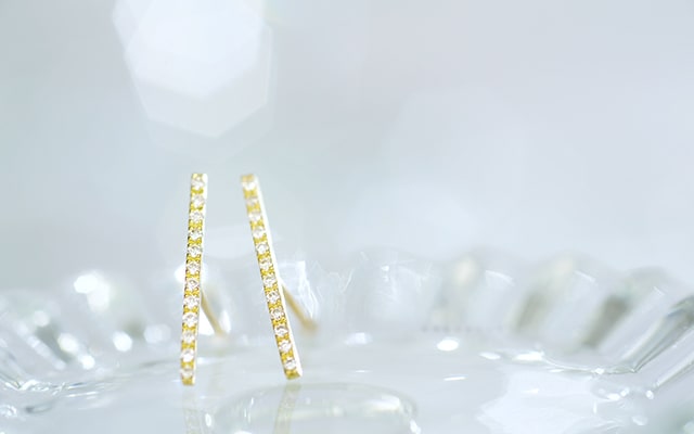 K18 diamond pierced earrings straight