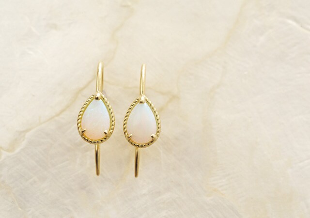 K18 opal pierced earrings destiny point