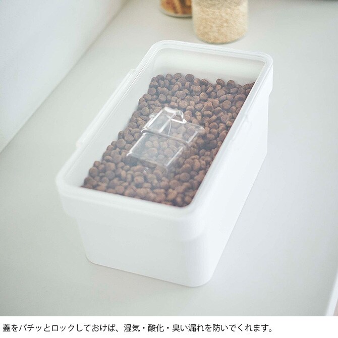 tower タワー 密閉ペットフードストッカー 1.5kg 計量カップ付き ペットフード ストッカー 保存容器 密閉 おしゃれ 北欧 計量カップ 白 黒 ペット用品