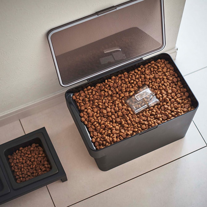 tower タワー 密閉ペットフードストッカー 3.5kg 計量カップ付き  ペットフード ストッカー 保存容器 密閉 おしゃれ 北欧 計量カップ 白 黒 ペット用品  