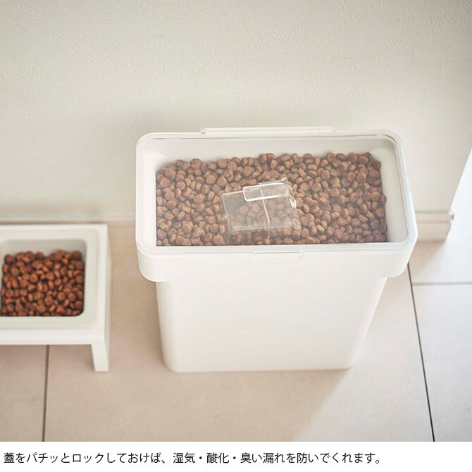 tower タワー 密閉袋ごとペットフードストッカー 3kg 計量カップ付き  ペットフード ストッカー 保存容器 密閉 袋ごと おしゃれ 北欧 計量カップ 白 黒  