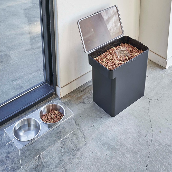 tower タワー 密閉ペットフードストッカー 6.5kg 計量カップ付き  ペットフード ストッカー 保存容器 密閉 おしゃれ 北欧 計量カップ 白 黒 ペット用品  