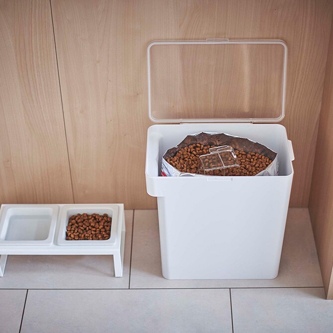 tower タワー 密閉ペットフードストッカー 6.5kg 計量カップ付き  ペットフード ストッカー 保存容器 密閉 おしゃれ 北欧 計量カップ 白 黒 ペット用品  