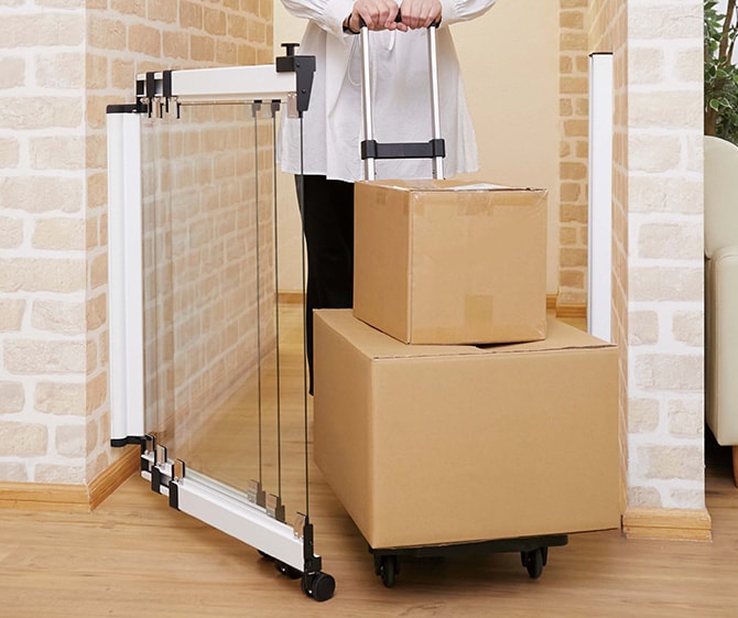 ドギーフェンス 犬用 ゲート 扉 脱走防止 侵入防止 開閉式 コンパクト おしゃれ クリア 強化ガラス