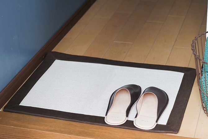 BRID ブリッド Olika リネンフレームラグ 50×70cm  ラグ マット 北欧 おしゃれ 滑り止め 洗える 長方形 手洗い可 床暖房対応 ホットカーペット対応  