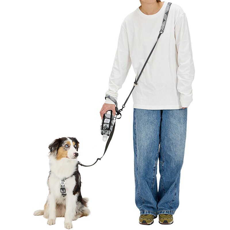 MANDARINE BROTHERS マンダリンブラザーズ リフレクティブボトルホルダー  犬用 ペット用 ボトルホルダー ペットボトルホルダー 犬　散歩 水かけ　水掛け おしっこ　マナー ショルダーベルト 反射　リフレクター 夜のお散歩  