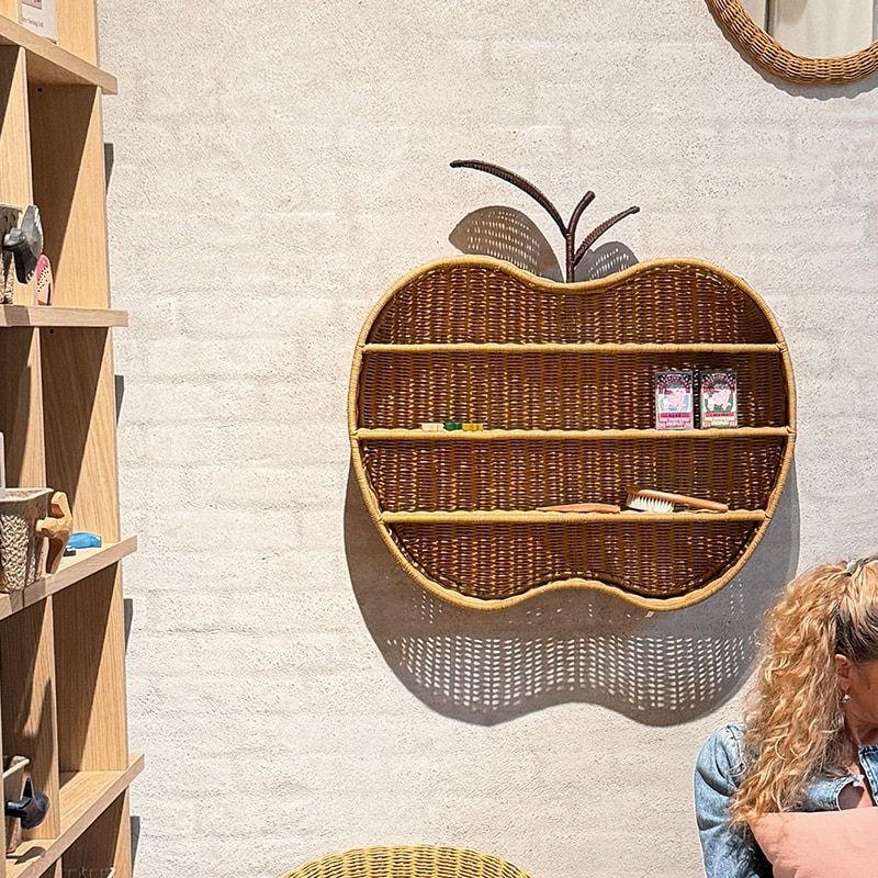 ferm LIVING ファームリビング 林檎の形の編み込みラタンシェルフ Apple Braided Shelf