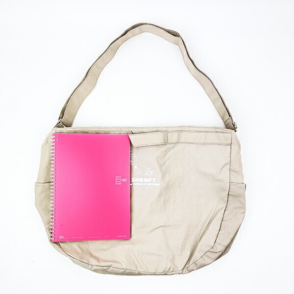 スヌーピー マザーズショルダーバッグ ベージュ PEANUTS 75th SNOOPY