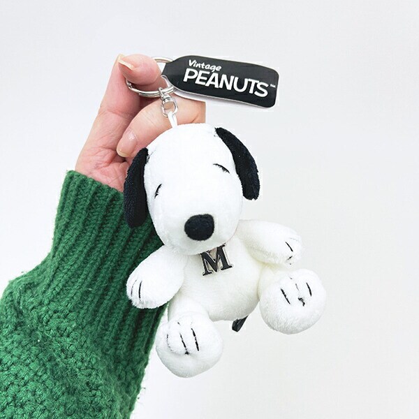 スヌーピー 『M』 座り イニシャルマスコット ぬいぐるみ SNOOPY