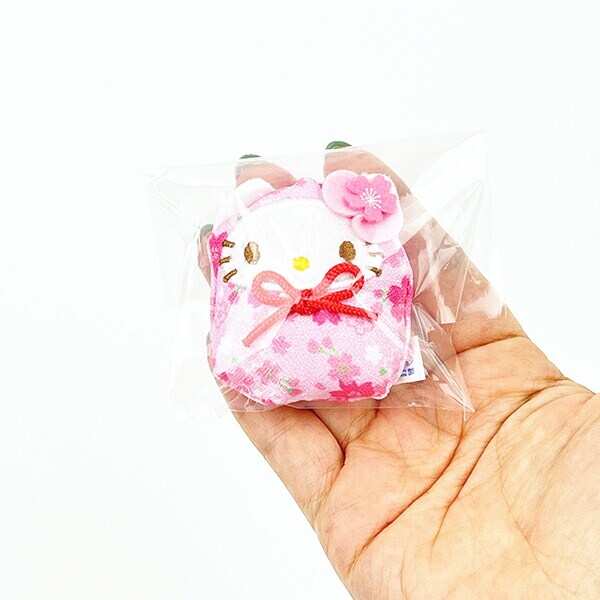 サンリオ ハローキティ 桜だるま マグネット ピンク マスコット