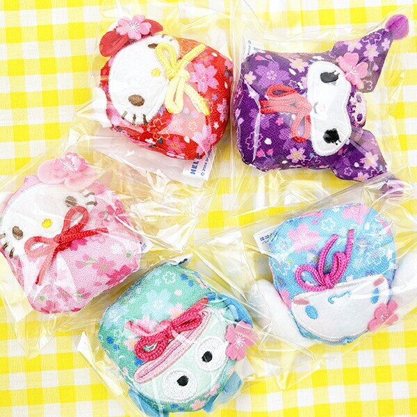 サンリオ ハローキティ 桜だるま マグネット ピンク マスコット