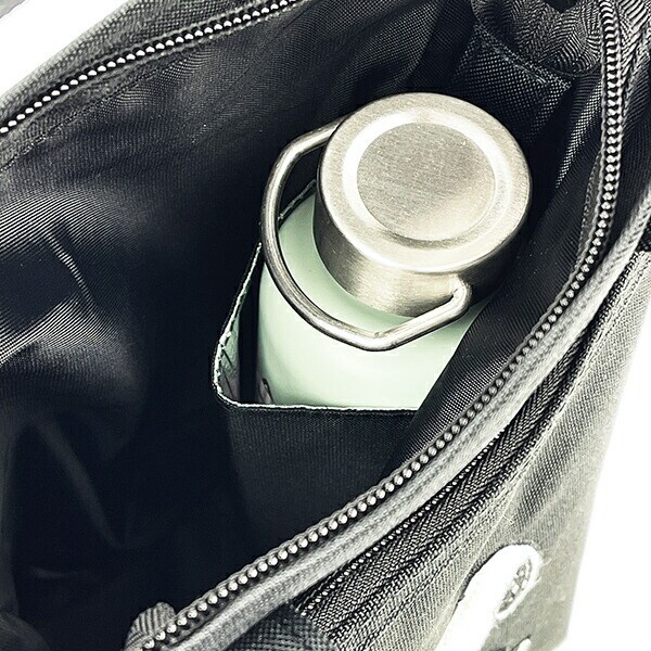 スヌーピー ミニ ボトルインショルダー 座り ショルダーバッグ かばん ブラック SNOOPY