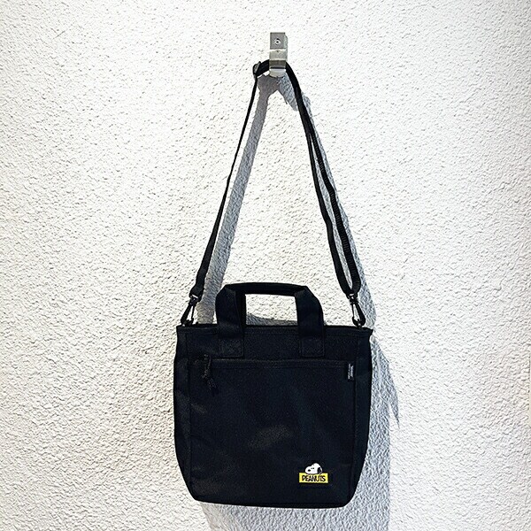 スヌーピー ボトルインショルダー 保冷ポケット付き フェイス ショルダーバッグ かばん ブラック SNOOPY