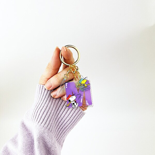 スヌーピー 『M』 イニシャル3連アクリルキーホルダー (パープル) SNOOPY