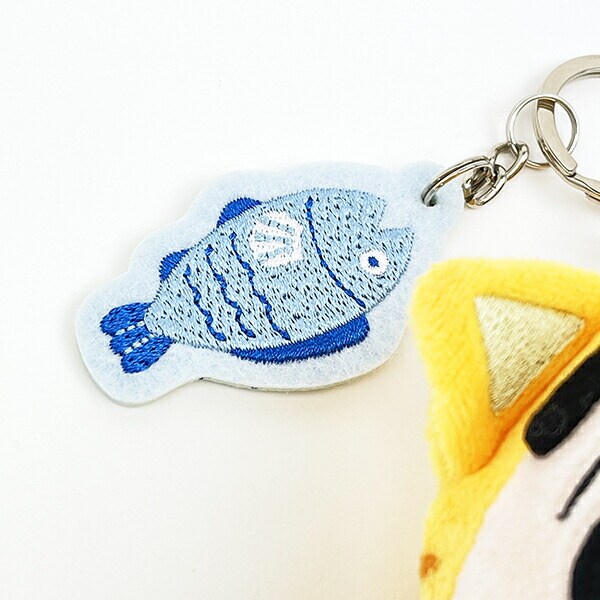 クレヨンしんちゃん ねこ なりきりアニマル刺繍チャームつきぬいぐるみキーリング ぬいぐるみ