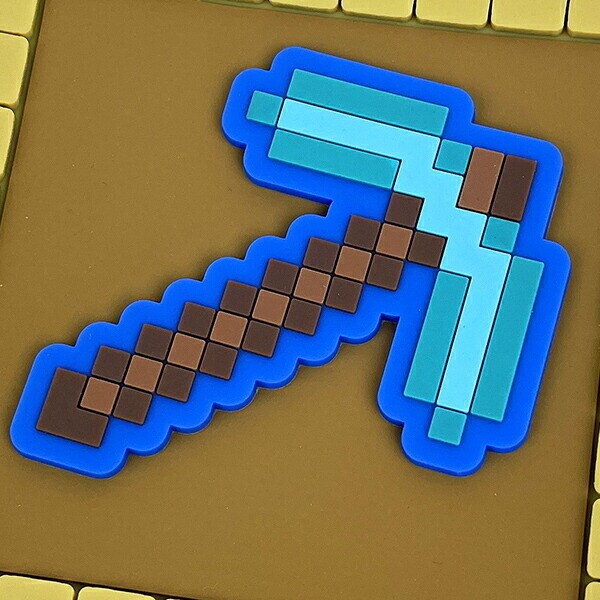 マインクラフト アイテムフレームシリコンポーチ(ダイアモンドのツルハシ) マイクラ