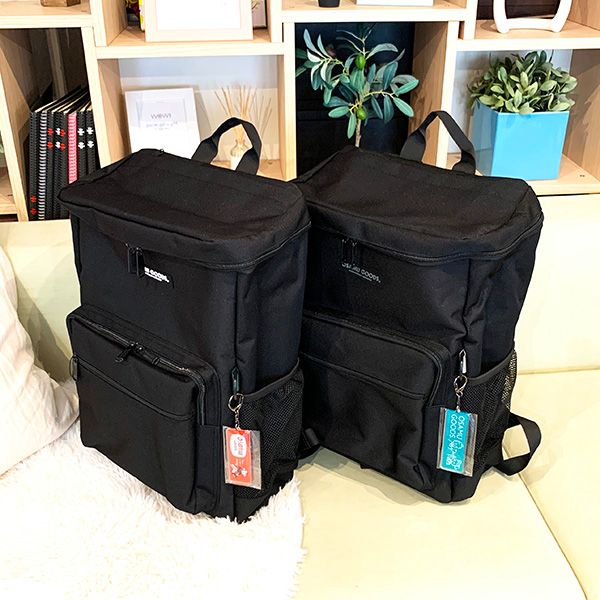 オサムグッズ リュック スクエア ホワイトロゴ リュック バッグ 通学 旅行 学校