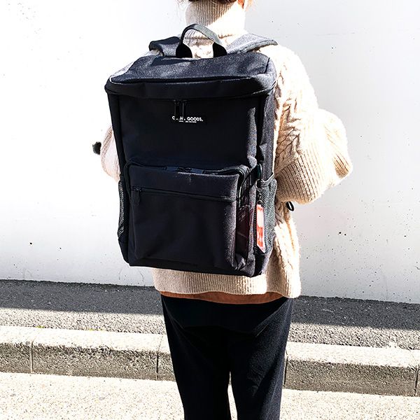 オサムグッズ リュック スクエア ホワイトロゴ リュック バッグ 通学 旅行 学校