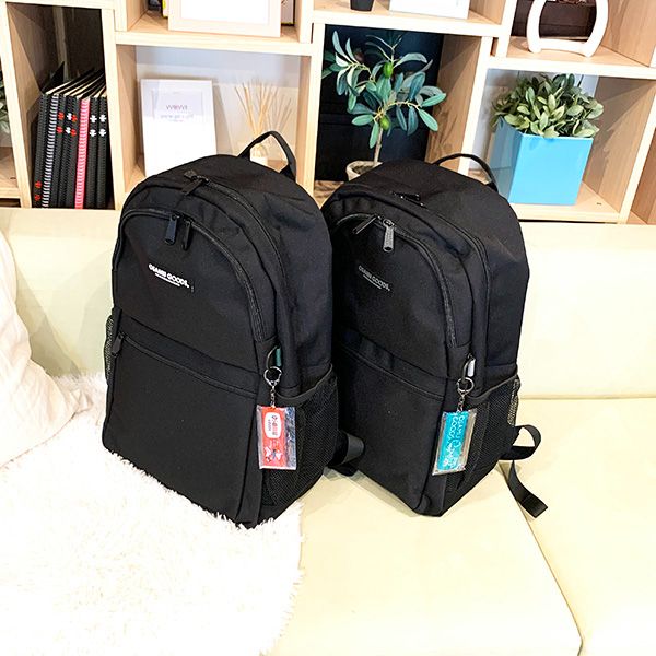 オサムグッズ リュック ラウンド ホワイトロゴ リュック バッグ 通学 旅行 学校