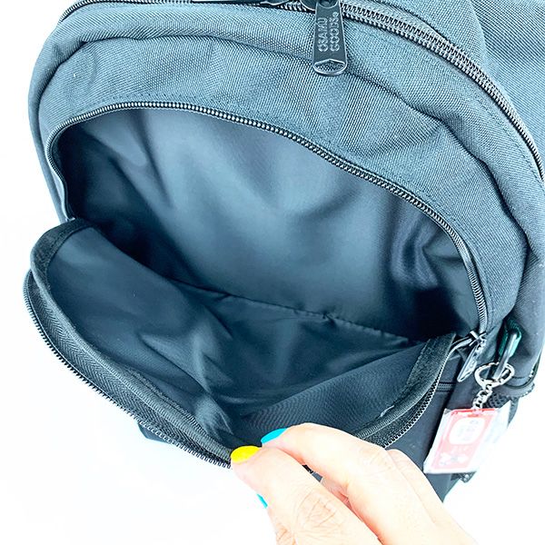 オサムグッズ リュック ラウンド ホワイトロゴ リュック バッグ 通学 旅行 学校