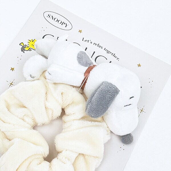 スヌーピー マスコット付きシュシュ アイボリー SNOOPY