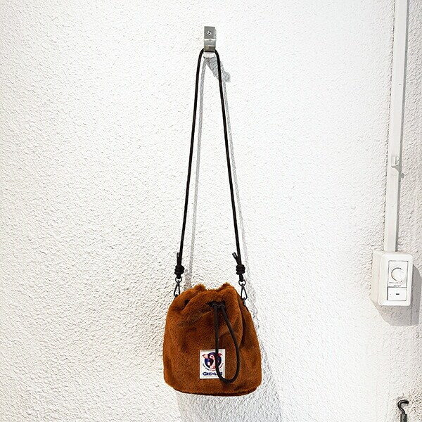 グレムリン ファー巾着ショルダーバッグ ブラウン ACCOMMODE アコモデ