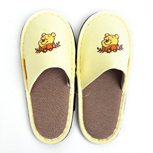ディズニー くまのプーさん イエローフレーム スリッパ（約22cm～24cm対応） ルームシューズ Disney