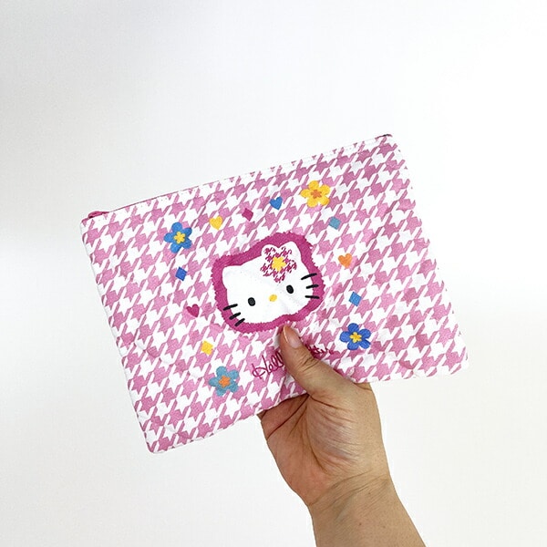 サンリオ ハローキティ キルティングポーチ（カオハナ） 50th Anniversary