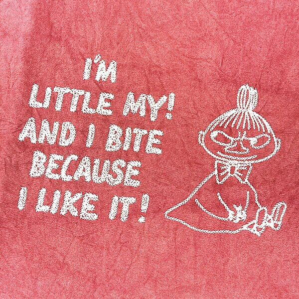 ムーミン リトルミイ 後染めフラットトートバッグ(バーガンディー) MOOMIN