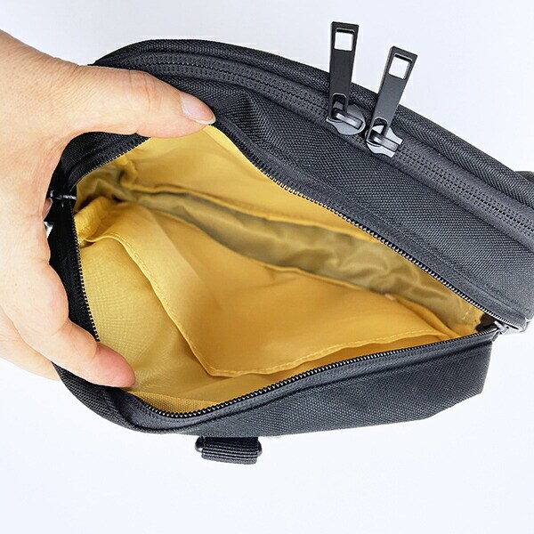 ディズニー ミッキー ショルダーバッグ  (イエロー) Disney