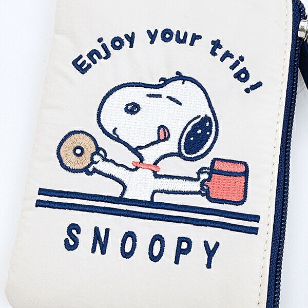 スヌーピー enjoy your trip リール付きパスポーチ SNOOPY