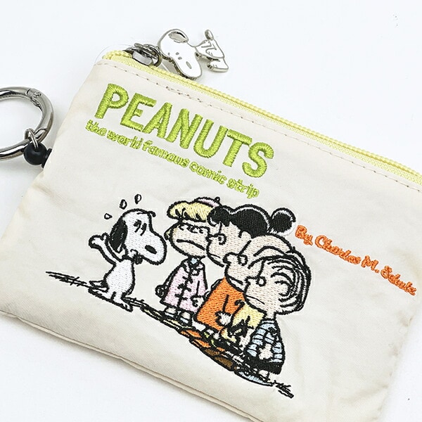 スヌーピー ALL刺繍パスポーチ アイボリー 定期入れ SNOOPY